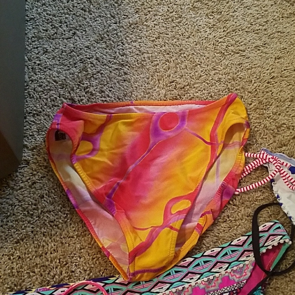 Bathing suit separates - Picture 5 of 5